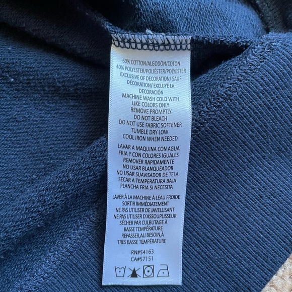 BOGO 🛍️ Tommy Hilfiger Logo Sweatshirt with Thumb Holes - Picture 5 of 6